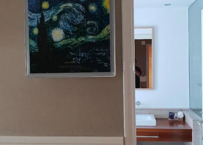 18 Torres Alfonso Attic 아파트