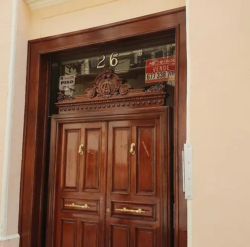 18 Torres Alfonso Attic 아파트 *