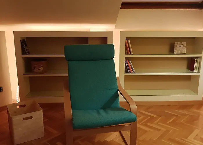 18 Torres Alfonso Attic 아파트